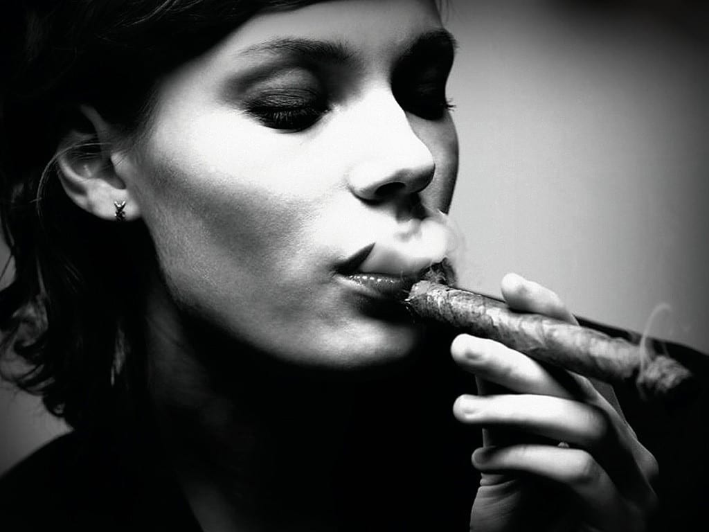 Cigar smokers women Famous Female