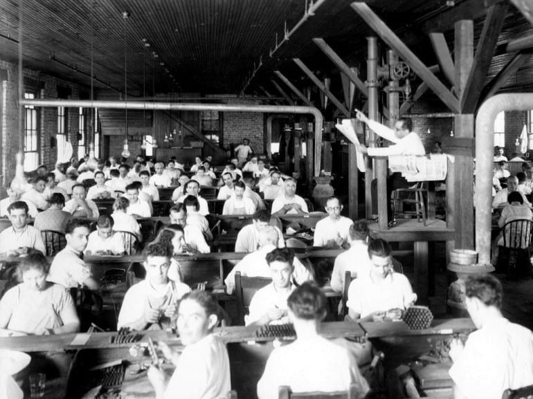 burgert brothers cigar makers and the lector at cuesta rey factory 1929