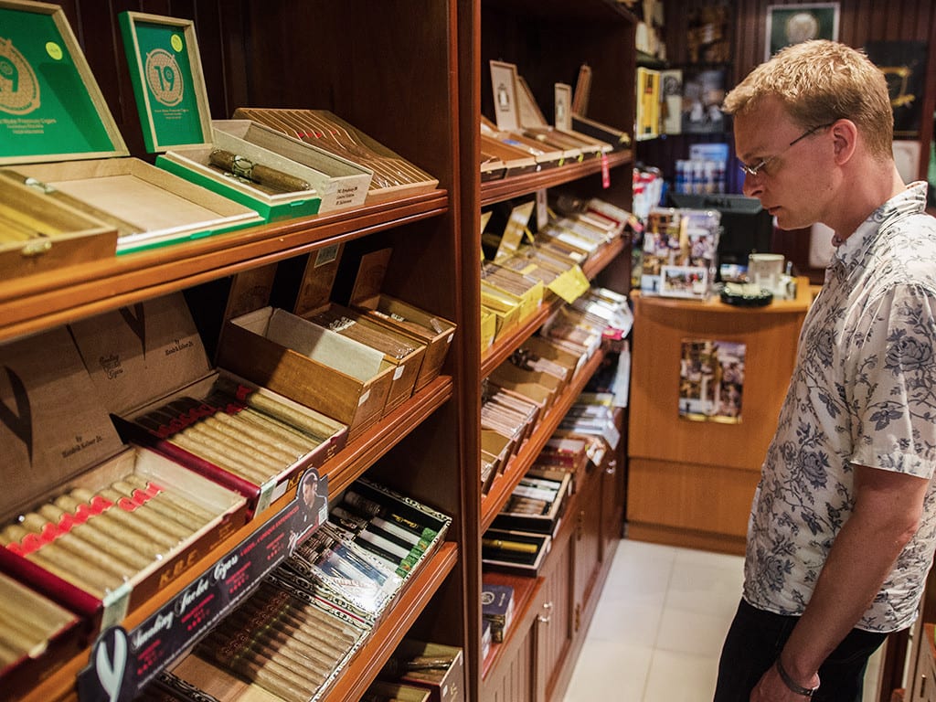 cigar shop santiago boxes shelf