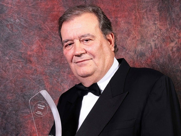hendrik kelner portrait with cigar journal lifetime achievement award trophy 2013