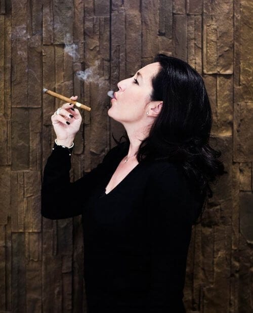 Dominique Gyselinck mit einer Zigarre