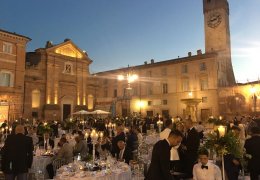 Galaabend auf der Piazza in Matélica