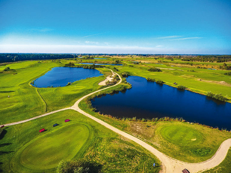 Cigar-friendly golf courses Image