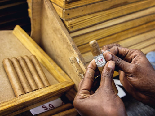Tabacalera formalizes the purchase of Tabacalera de García