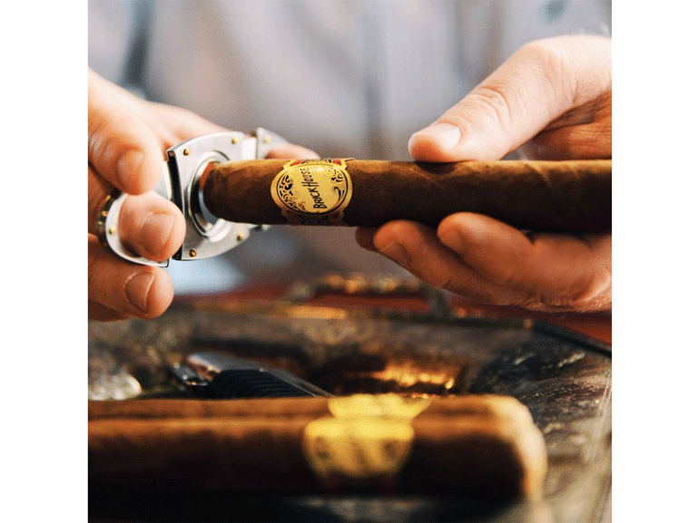 Discover a New Experience at El Reloj: Cigars 101 | Cigar Journal